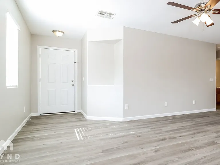 16812 W Marshall Ln — Photo 3