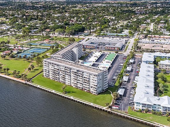 3rd image of 801 Lake Shore Dr APT 810