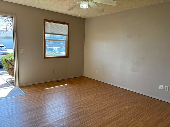 3rd image of 625 Meadowridge Dr