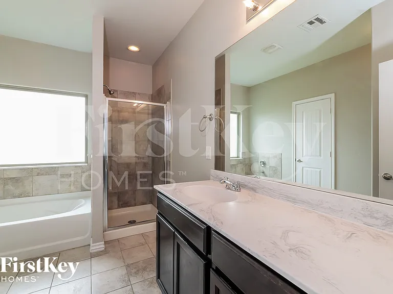 10220 NW 24th Ter — Photo 11