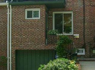 8930 Moline St, Bellerose Manor, NY 11428
