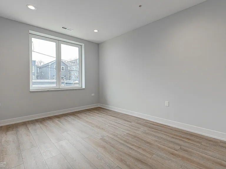 2813 W Belmont Ave #304 — Photo 18