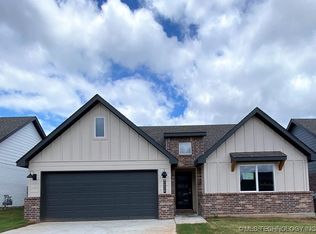 4631 S Chestnut St, Broken Arrow, OK 74011