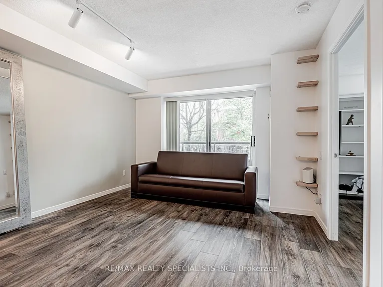 140 Bathurst St #208 — Photo 12