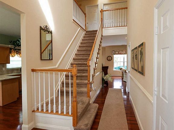 4th image of 169 Willow Wood Dr