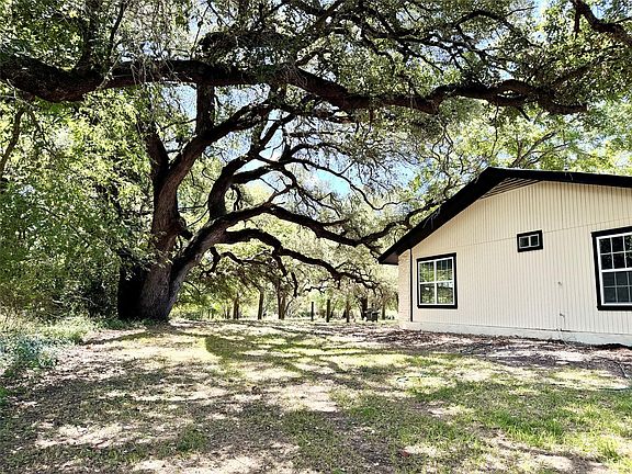 4th image of 51 Hanging Oak Rd