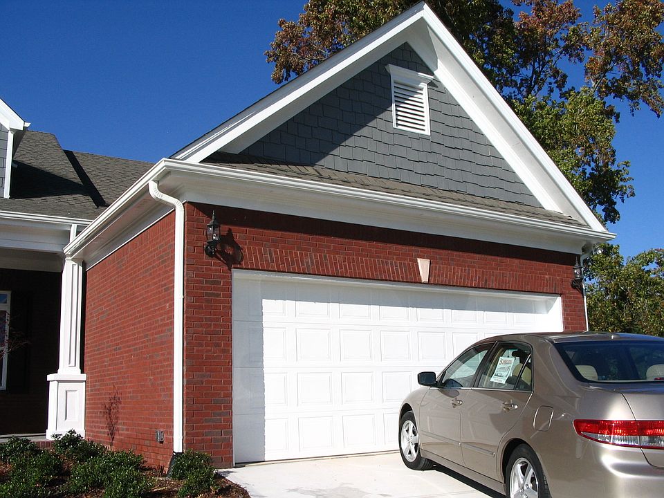 2nd image of 2464 Starfire Ln