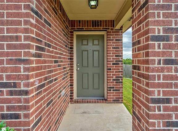 3rd image of 270 Nandina Dr