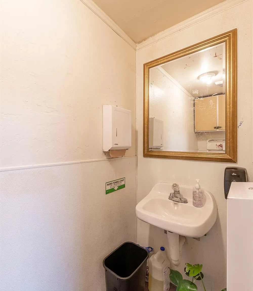 645 Clement St - Photo 9