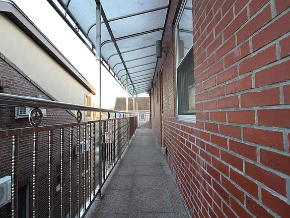 4th image of 186 Avenue V #2