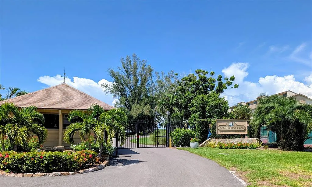 3 bed, 2.0 bath, 1942 sqft, $6,000 — Photo 1