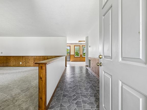 4th image of 1690 Lawrence Ln