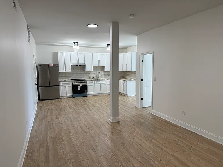 222 N Genesee St #207 — Photo 3