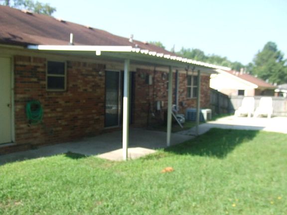 3rd image of 931 N Willowick Dr