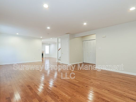 4th image of 18 Leighton Dr