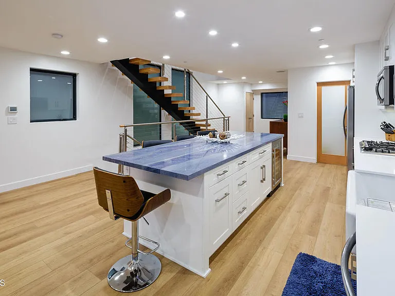 3920 Ocean Dr — Photo 12