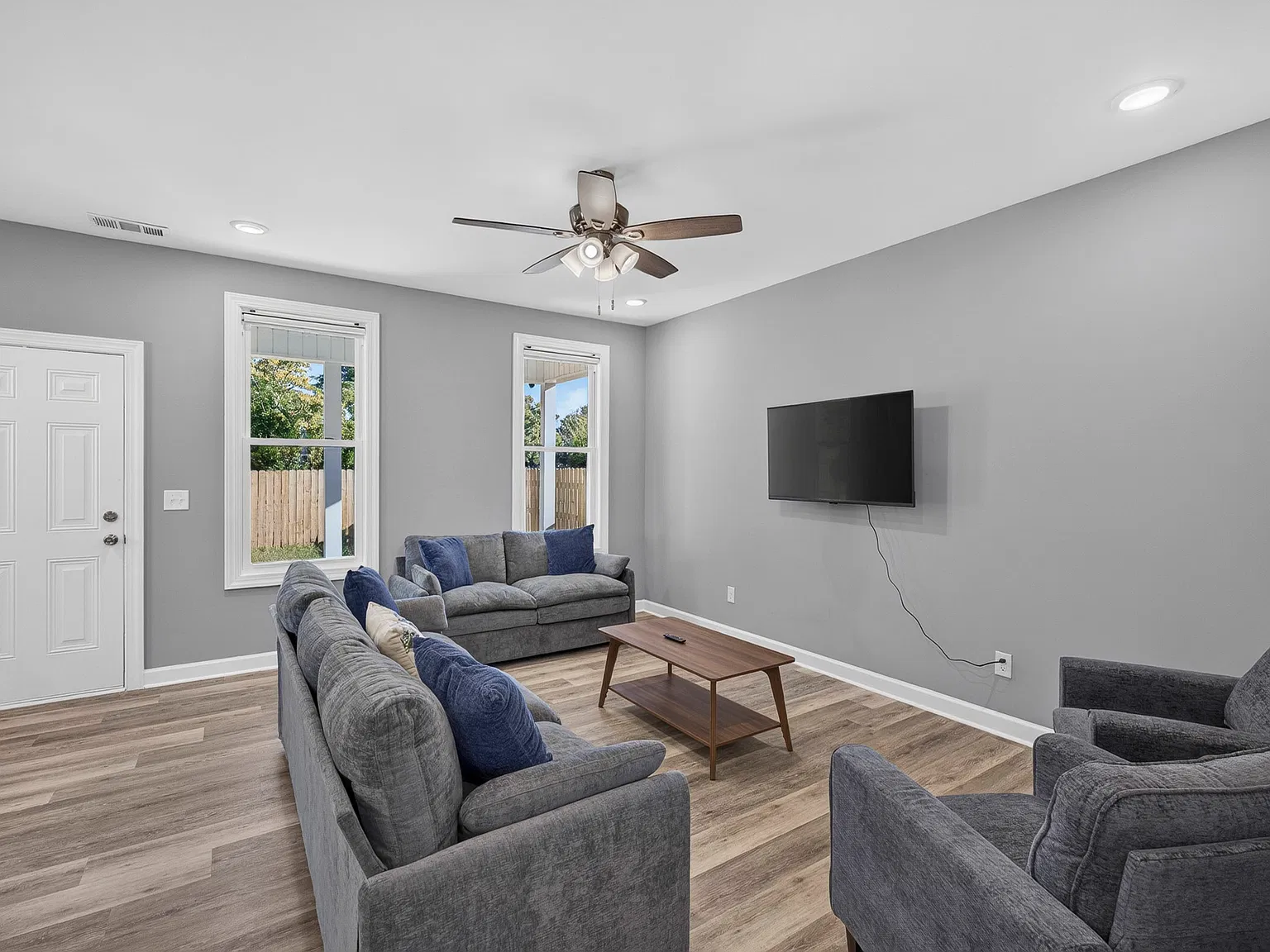 3 bed, 2.5 bath, 1713 sqft, $3,500 — Photo 4