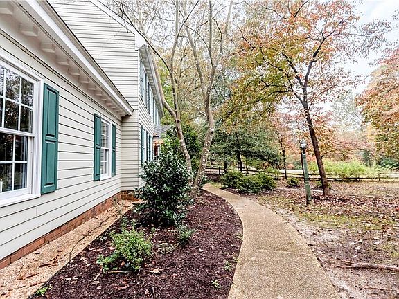 3rd image of 7 Waterford Ct