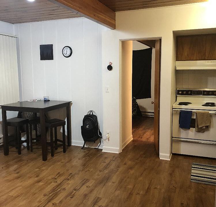 1st image of 960 NE C St APT 3