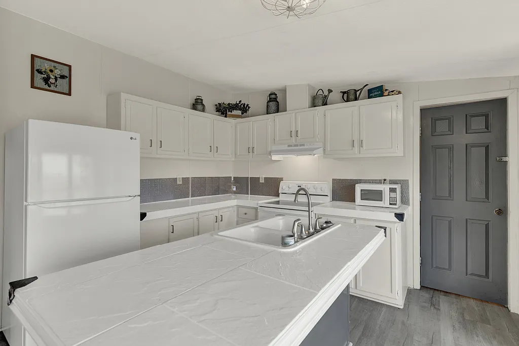 3 bed, 1600 sqft, $1,700 — Photo 1