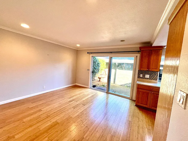 162 Lawnview Cir — Photo 5