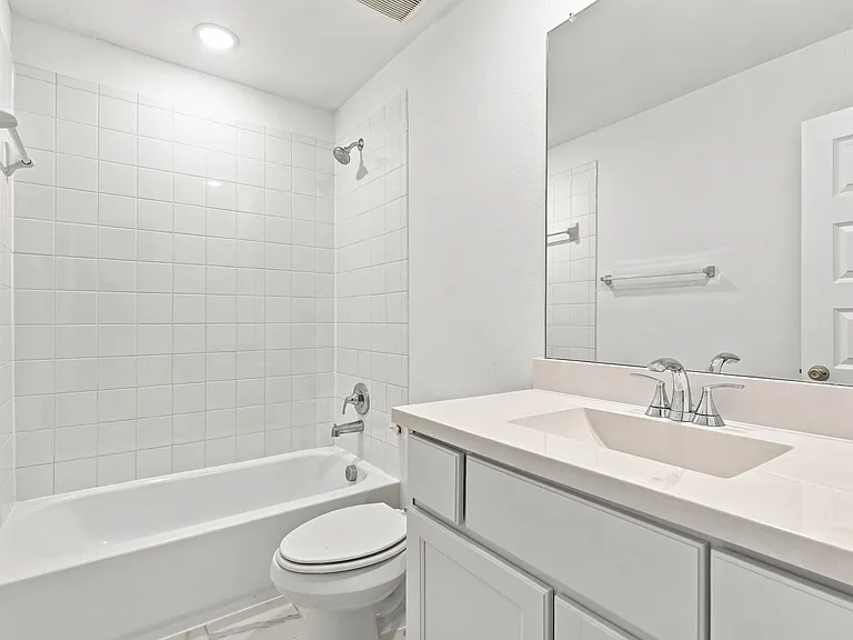 2408 Doncaster Dr — Photo 21