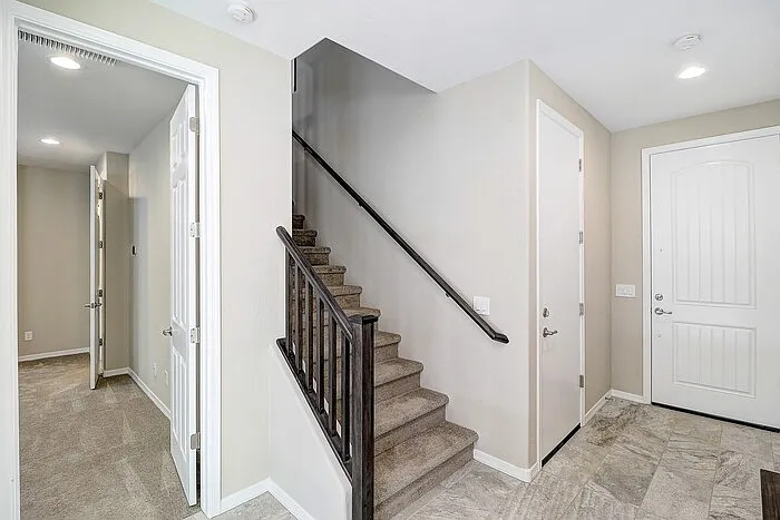 761 W Winchester Dr — Photo 4
