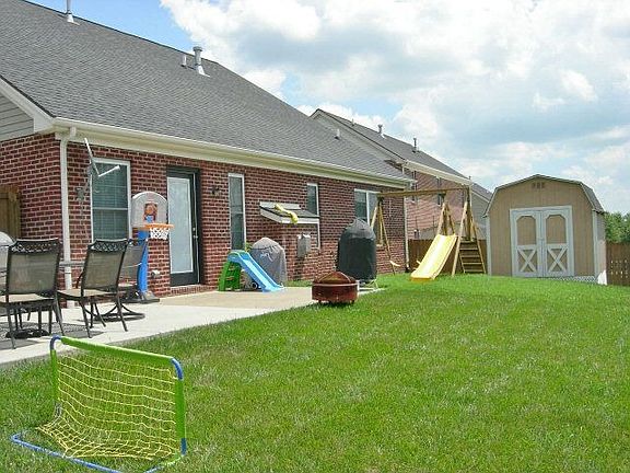 2nd image of 2700 Avenue Of The Park