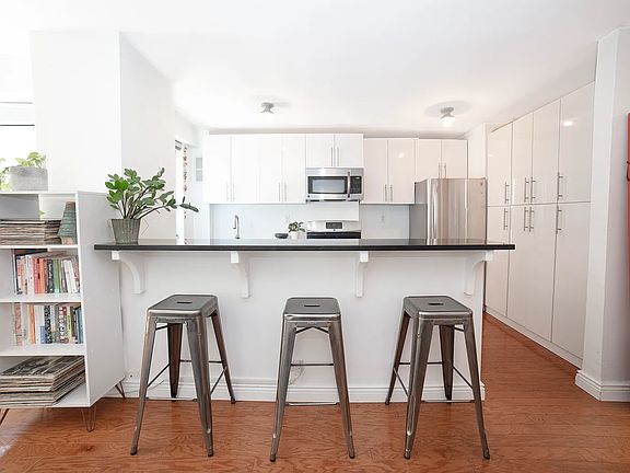 4th image of 385 Grand St APT L302