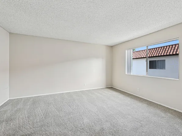 Courtyards At South Coast