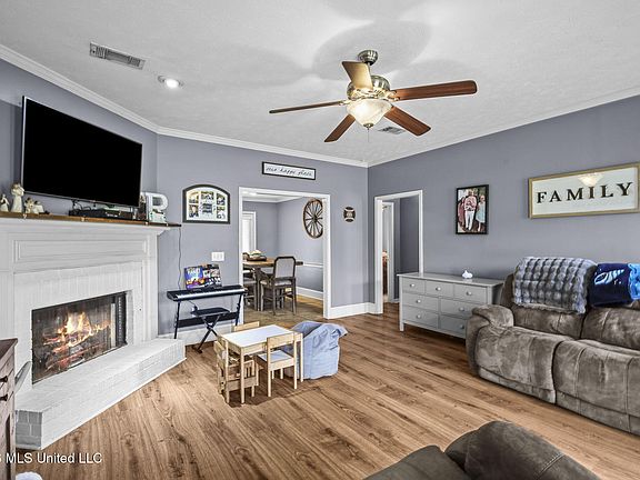 4th image of 1228 Crossview Ct