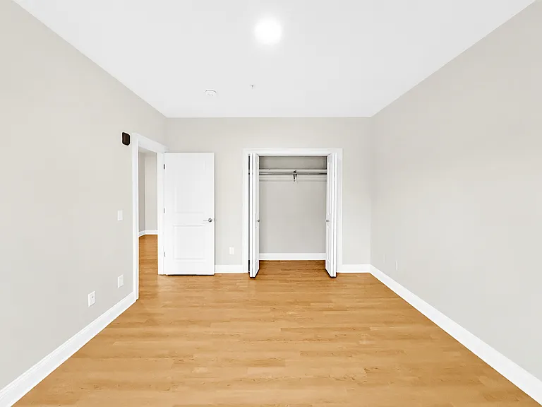 10 Franklin Ave #300 — Photo 4