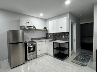 17556 1/2 Devonshire St, Northridge, CA 91325