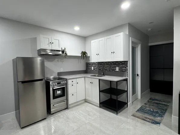 17556 1/2 Devonshire St, Northridge, CA 91325