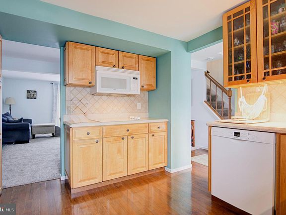 5th image of 144 E Orange Ct