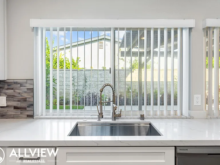 20542 Kelvingrove Ln — Photo 14