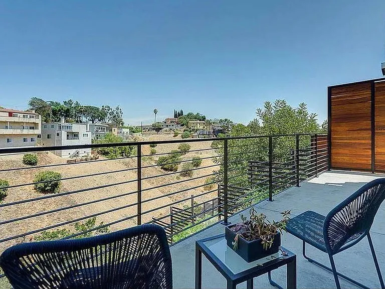 3766 Brilliant Dr — Photo 3