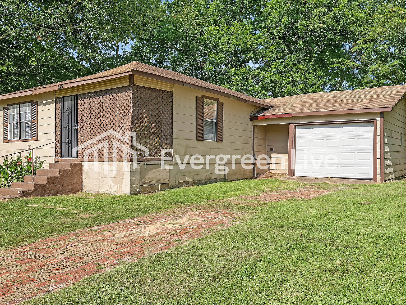 3 bed, 1.5 bath, 1391 sqft, $1,445 — Photo 2
