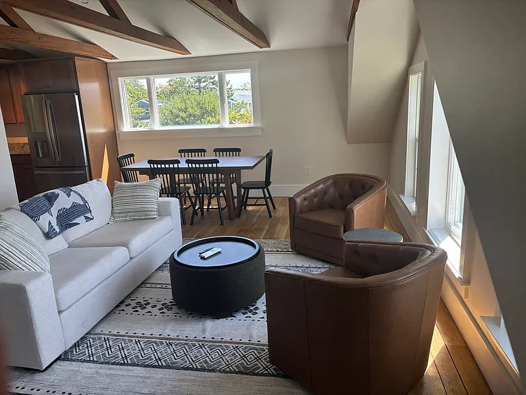 Upstairs: living area