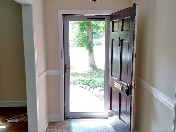 4th image of 604 N Elam Ave