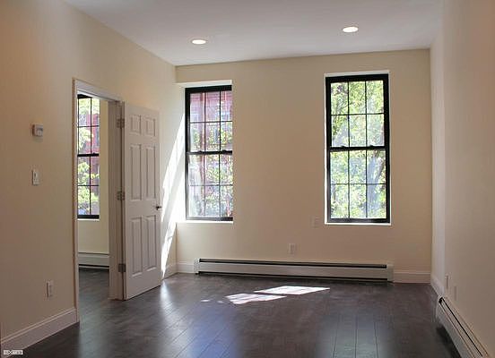 5th image of 406 Tompkins Ave #F3