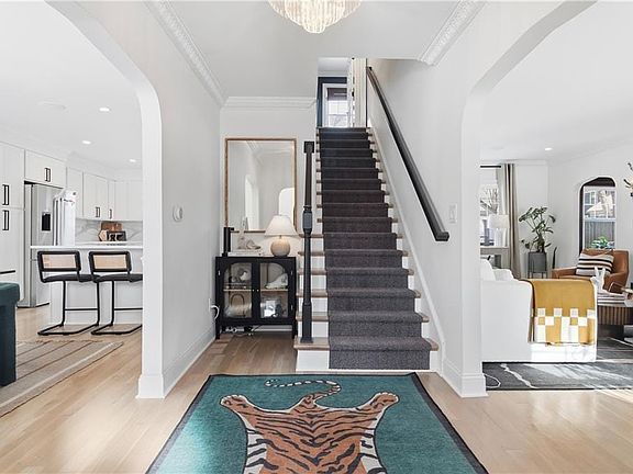 4th image of 808 W Gregory Blvd
