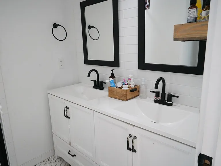 5 Thornbury Ln — Photo 9