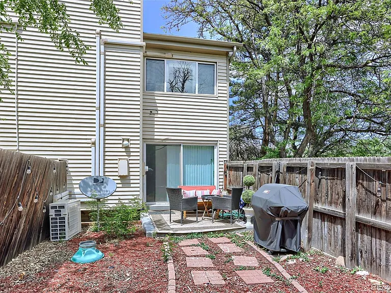 1150 Poplar Ave — Photo 25