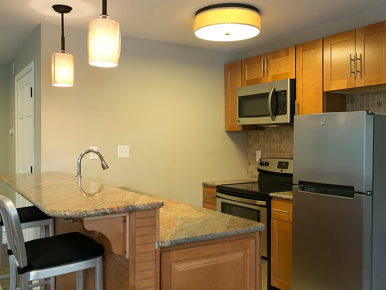 Stratford Apartments — Photo 33