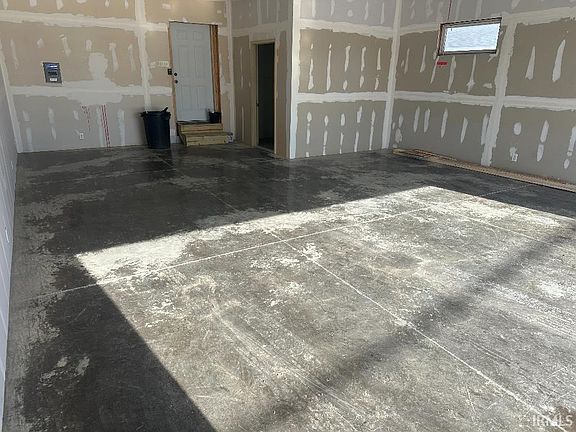 5th image of 907 W Jefferson St