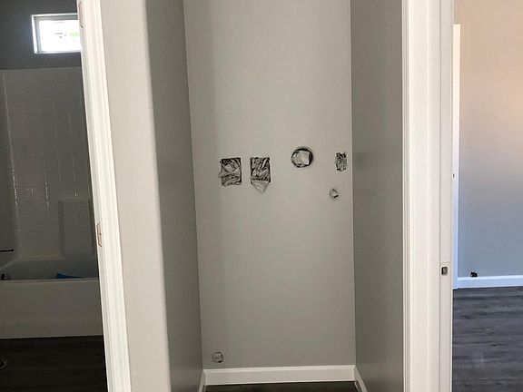 5th image of 608 E Alvin Ave