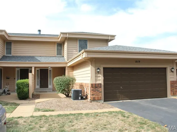 1019 Claytonbrook Dr, Ballwin, MO 63011