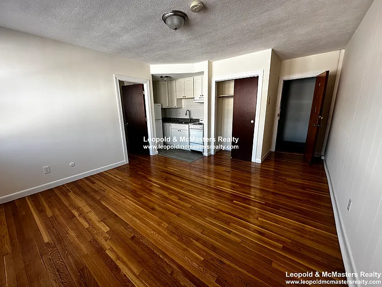 North Beacon St Brighton Apartments — Photo 33