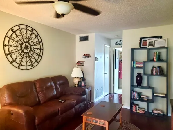 104 Royal Oak Dr APT 205, Vero Beach, FL 32962